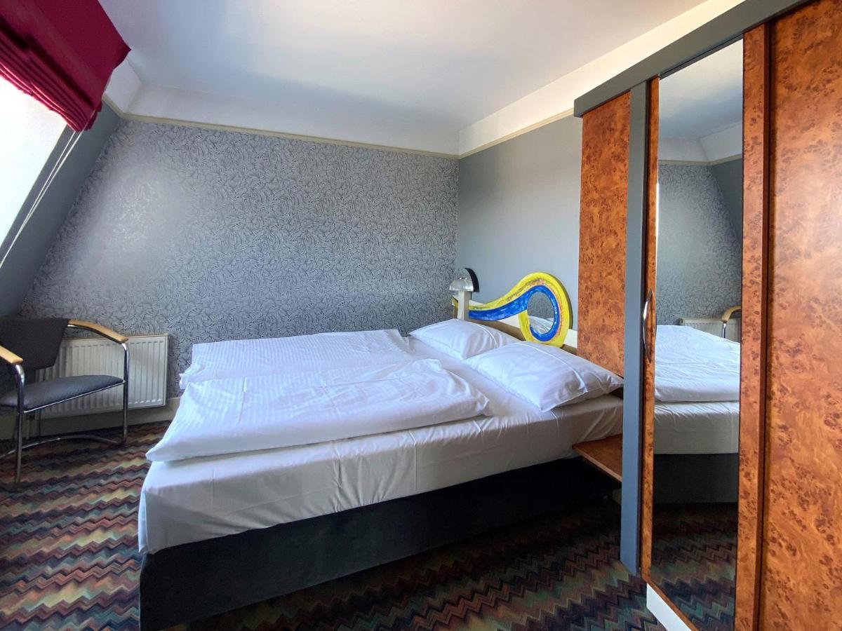 Zum Gruenen Turm Hotel Hohen Neuendorf Eksteriør billede